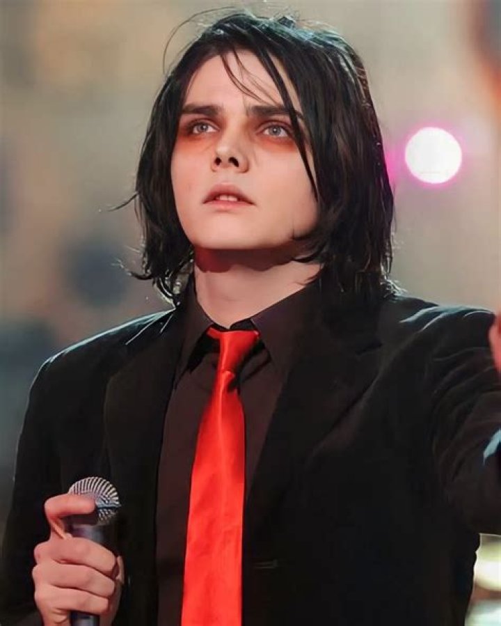 Artist 101: Gerard Way 3