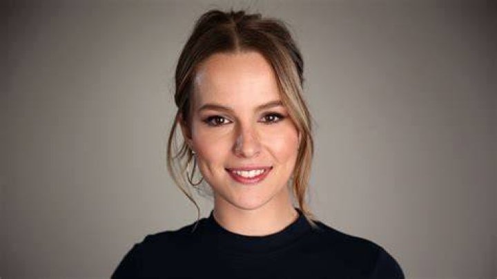 Bridgit Mendler Net Worth, Age, Height, Bio, Birthday, Wiki!