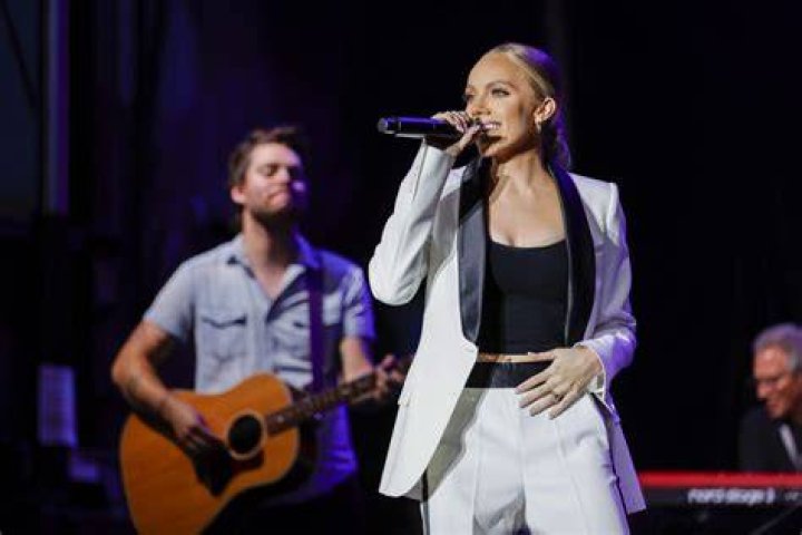 Danielle Bradbery Net Worth, Age, Height, Bio, Birthday, Wiki!
