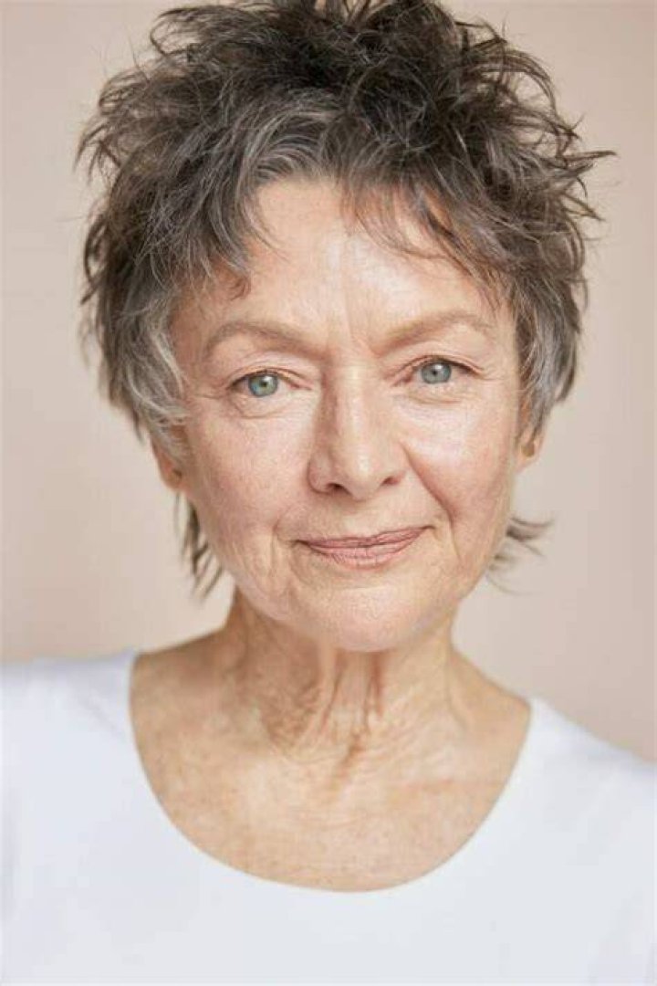  Elizabeth Hawthorne
