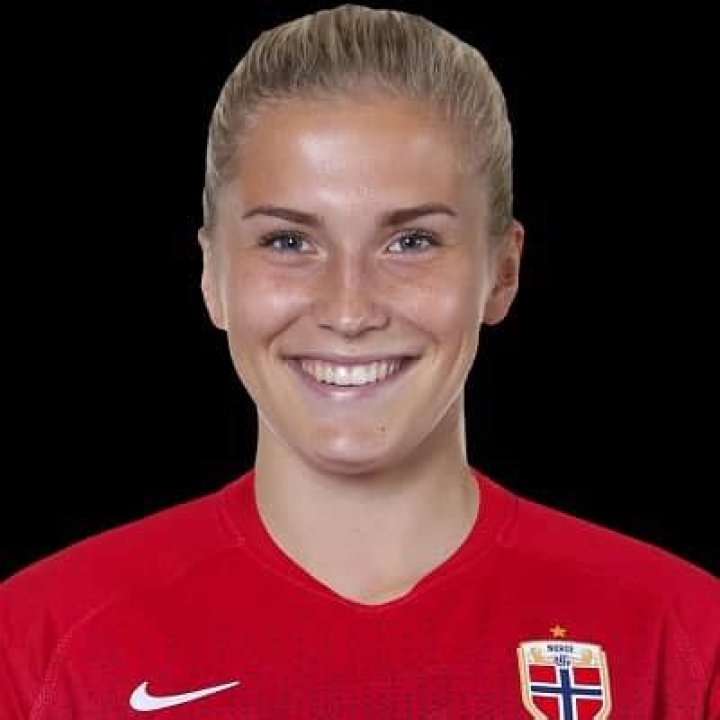Emilie Nautnes Height