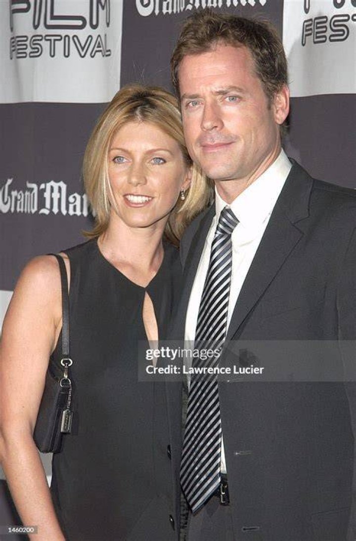 Helen Labdon, Greg Kinnear's Wife