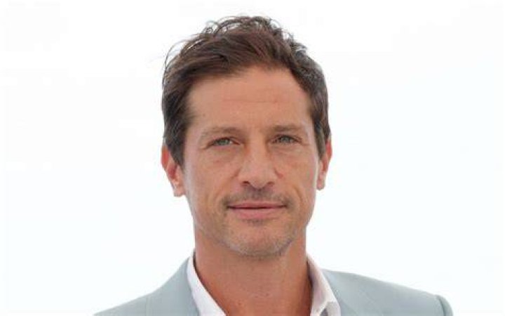 Simon Rex - Net Worth, Age, Height, Birthday, Bio, Wiki!