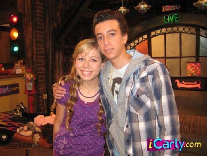Who played jonah on icarly