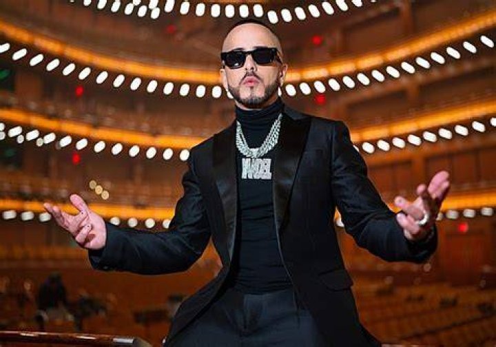 , Yandel's Wife